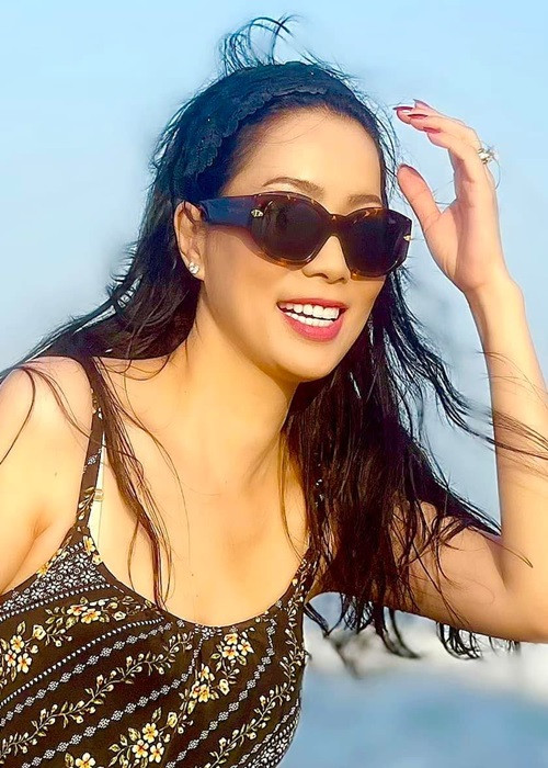 Trịnh Kim Chi học văn bằng hai từ năm 2020 đến cuối năm 2021. Tháng 4/2022, cô thi tốt nghiệp.