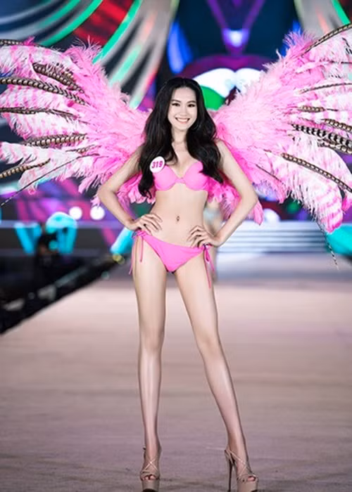 Vẻ quyến rũ, ngọt ngào của chân dài sinh năm 2001 đốn tim nhiều khán giả. Ảnh: Hoa hậu Việt Nam