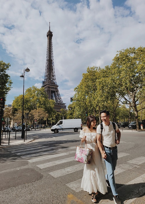 Vừa qua, diễn viên Mạnh Trường đưa vợ bầu du lịch nước ngoài.