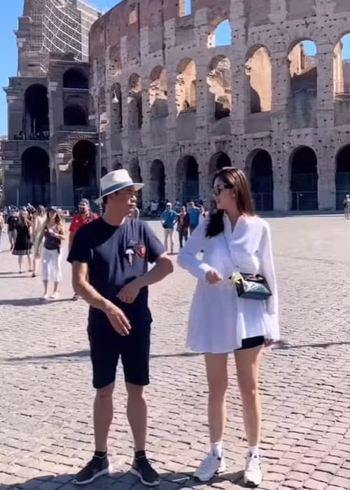 Ông xã của Thanh Tú ghi điểm nhờ hợp tác với vợ khi chụp ảnh, quay video.