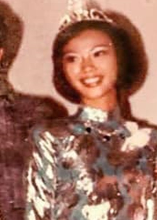 Cách đây không lâu, Lý Quí Khánh cũng chia sẻ ảnh cưới của mẹ ruột. Ảnh: FBNV