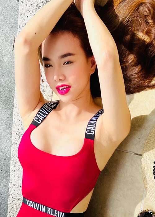 Đinh Ngọc Diệp khoe hình thể thon gọn, nuột nà trong trang phục áo tắm một mảnh.