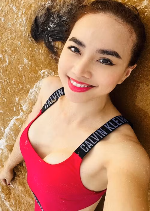 Nhan sắc của nữ diễn viên được khen ngợi ngày càng mặn mà, quyến rũ.