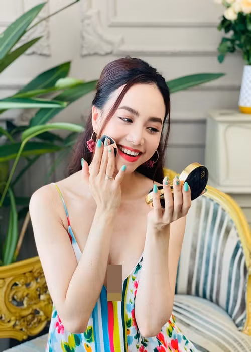 Ngày chưa kết hôn, cô tích cực hoạt động trong lĩnh vực người mẫu, diễn viên.