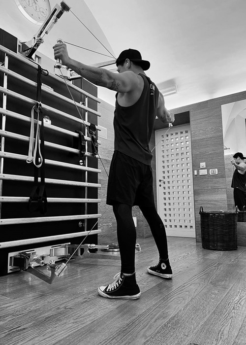 Huy Trần vừa tập luyện vừa làm huấn luyện viên cho Ngô Thanh Vân.