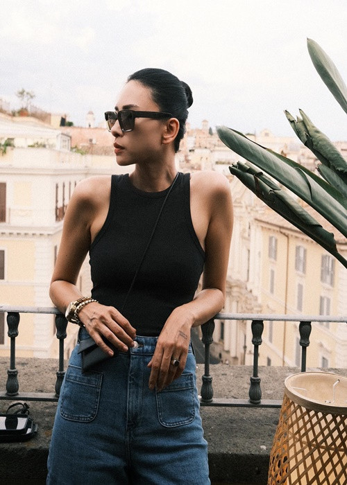 Nàng đả nữ tăng cân kha khá so với thời gian trước khi Huy Trần sang thăm.