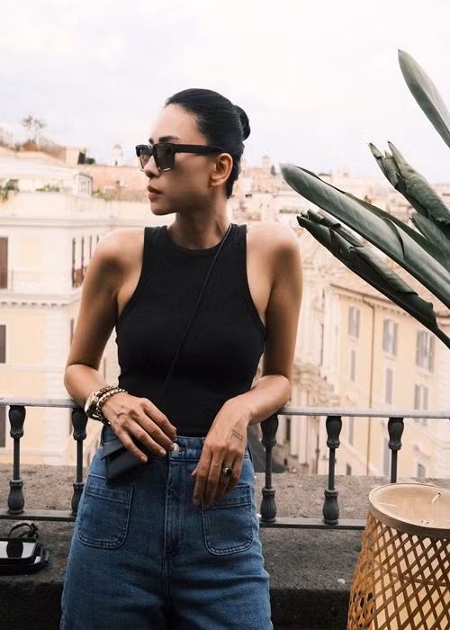 Nàng đả nữ tăng cân kha khá so với thời gian trước khi Huy Trần sang thăm.