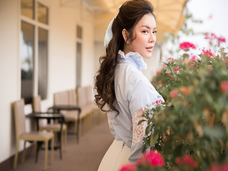 Lý Nhã Kỳ khoe được bạn trai cưng chiều dù cô có lúc nhõng nhẽo, ngang ngược, nghịch phá và cứng đầu. Ngoài ra, anh chưa bao giờ để cô phải ghen trong chuyện tình yêu. Vì tâm đầu ý hợp nên Lý Nhã Kỳ và bạn trai chưa từng giận nhau. Ảnh: FBNV