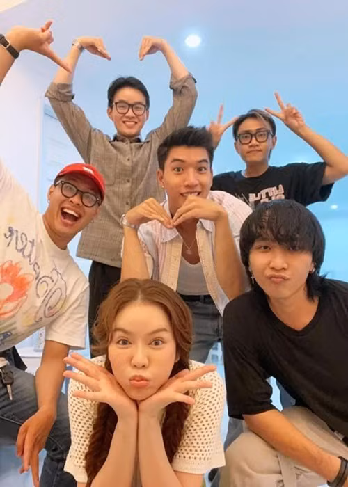 Hieuthuhai khẳng định, không có chuyện anh và Lý Nhã Kỳ yêu nhau. “Chúng tôi là bạn”, nam rapper nói thêm. Ảnh: Thể thao văn hóa