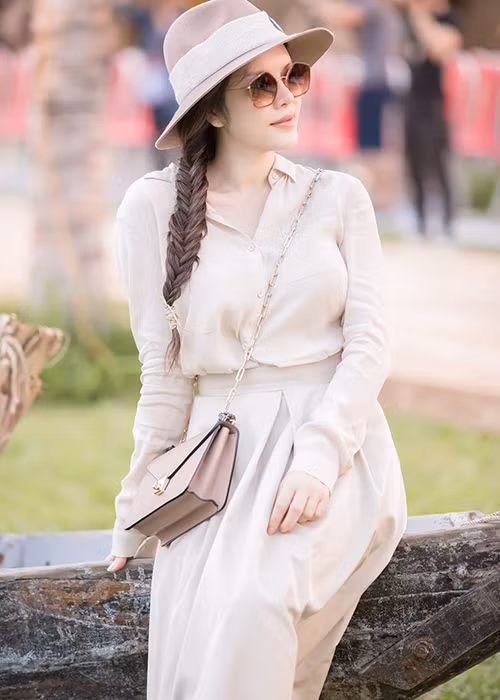 Nữ diễn viên còn cho biết, cô và bạn trai có 1 năm làm bạn, 8 năm hẹn hò. Trong mắt Lý Nhã Kỳ, bạn trai là người đáng yêu, có duyên, hiền lành, trầm tính, kiên nhẫn. Anh cũng ít nói, làm việc gì cũng cẩn thận và sống kín đáo. Ảnh: FBNV