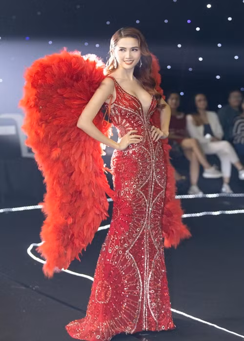 Ngoài đóng phim, Phan Thị Mơ còn làm người mẫu. Ảnh: FBNV