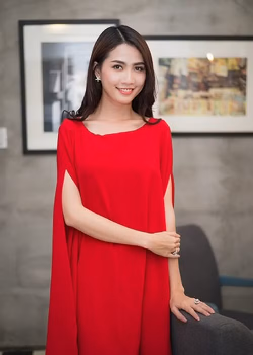 Năm 2017, bạn trai của Phan Thị Mơ đã cầu hôn lần thứ 3 nhưng cô vẫn từ chối. Người đẹp chia sẻ trên Zing, cô từ chối vì chưa muốn lấy chồng sớm và điều quan trọng là cô chưa có niềm tin hoàn toàn ở bạn trai bởi trước đây anh từng quen một số người đẹp trong showbiz. Cuối năm 2017, khi được cho là chia tay bạn trai hơn 12 tuổi, Phan Thị Mơ từ chối trả lời. Ảnh: Zing