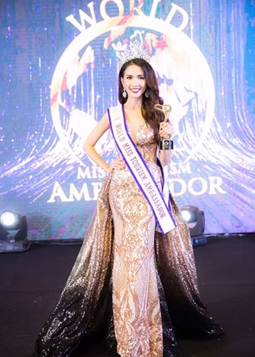 Phan Thị Mơ khi đăng quang Hoa hậu Đại sứ Du lịch Thế giới. Ảnh: Hà Nội mới