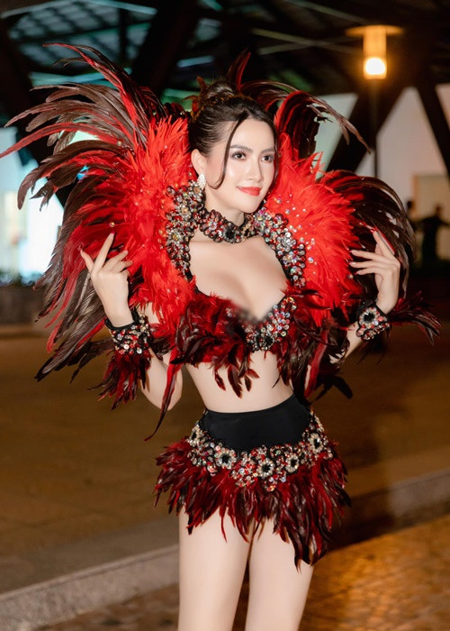 Chân dài sinh năm 1990 giữ kín danh tính lẫn hình ảnh các tình cũ. Ảnh: FBNV