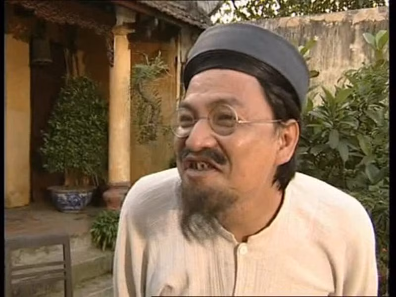 Tên tuổi của Quốc Anh được nhiều khán giả biết đến hơn qua những vai diễn trong hài Tết như vai Lang rỗ của "Thầy rởm", Lý lác của "Râu quặp", Lý trưởng của "Chôn nhời". Ảnh: Gia đình xã hội