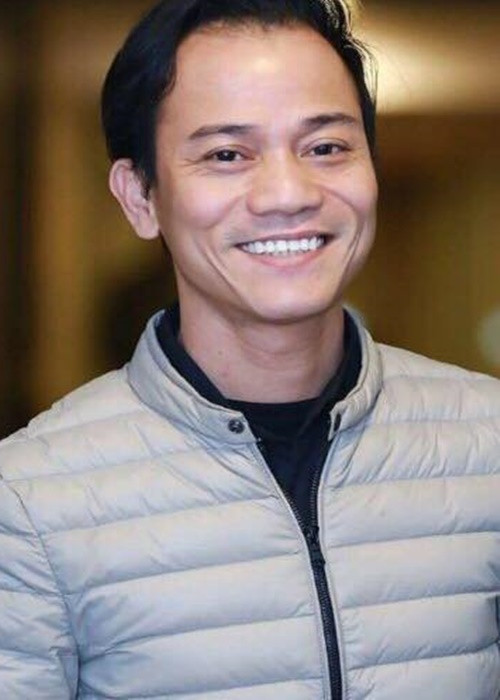 Chế Phong sinh năm 1973, là con trai út của danh ca Chế Linh với người vợ đầu. Ảnh: FBNV