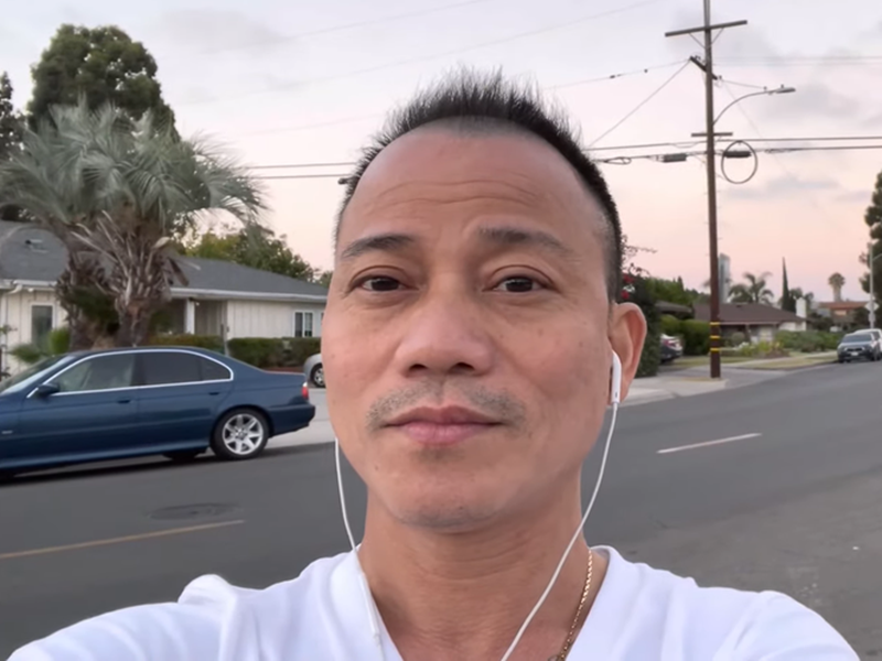 Sau khi ly hôn Thanh Thanh Hiền, Chế Phong sang Mỹ. Ở xứ cờ hoa, anh ca hát, sáng tác và sản xuất nhạc tại nhà. Ảnh: Vietnamnet