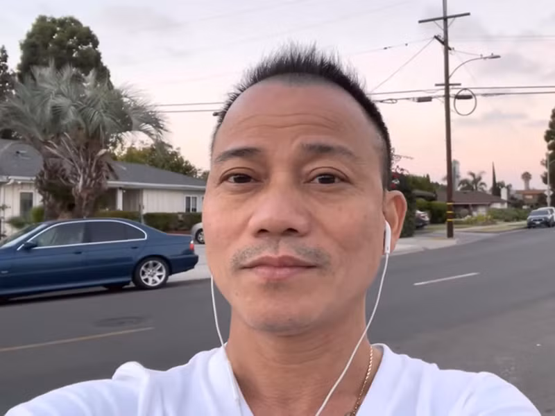 Sau khi ly hôn Thanh Thanh Hiền, Chế Phong sang Mỹ. Ở xứ cờ hoa, anh ca hát, sáng tác và sản xuất nhạc tại nhà. Ảnh: Vietnamnet