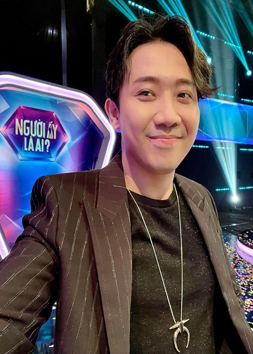 Trấn Thành có thu nhập “khủng”. Cát-sê trung bình của anh cho mỗi tập gameshow lên sóng truyền hình khoảng 30 triệu đồng. Còn với các chương trình bên ngoài, một bầu show tiết lộ để mời Trấn Thành thì cái giá lên tới 120 triệu đồng. Ảnh: FBNV