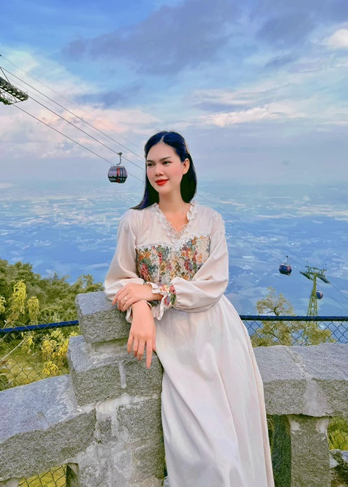 Đến tháng 10/2021, chia sẻ với Saostar, Ngọc Trinh cho biết, cô gần như ổn định được cả sức khỏe và tinh thần, ăn ngủ được mà không cần phải thuốc.