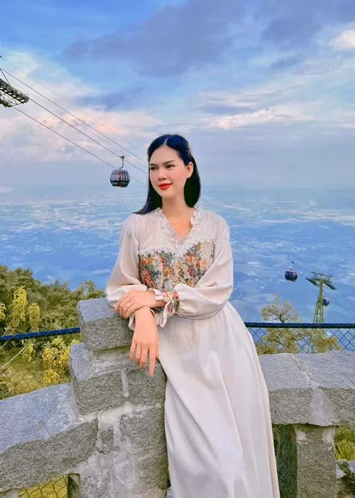 Đến tháng 10/2021, chia sẻ với Saostar, Ngọc Trinh cho biết, cô gần như ổn định được cả sức khỏe và tinh thần, ăn ngủ được mà không cần phải thuốc.