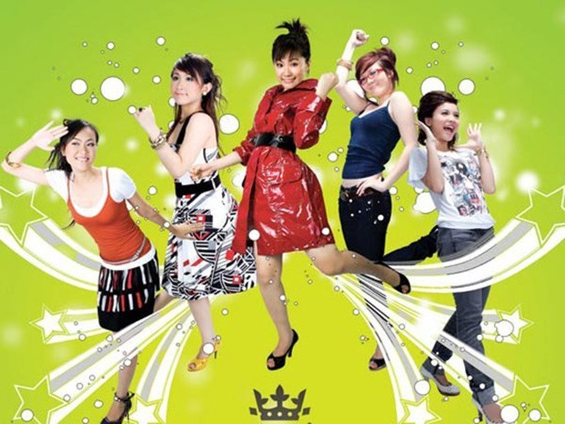 Năm 2007, nhạc sĩ Nguyễn Hà thành lập nhóm Ngũ long công chúa gồm: Lương Bích Hữu, Yến Trang, Yến Nhi, Minh Trang và Bích Trâm. Nhóm hoạt động một thời gian thì tan rã. Ảnh: Yan