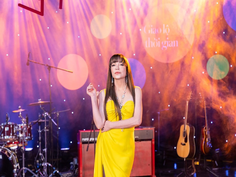  Ca sĩ Thanh Hà sinh năm 1969 tại Đà Nẵng, bố mất năm cô 2 tuổi. Nữ ca sĩ có đến 3 người mẹ: người mẹ trên các giấy tờ là người dì mà Thanh Hà gọi là "má Tuyết", người nuôi mấy chục năm là người dì mà cô gọi là "má Lan" và người đẻ ra Thanh Hà cô gọi là “dì Mười”. Ảnh: FBNV