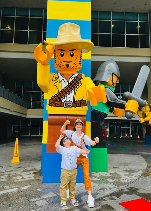 Nữ diễn viên động viên con trai cố gắng học giỏi và chăm ngoan hơn.