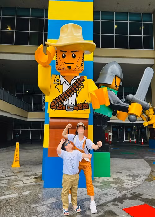 Nữ diễn viên động viên con trai cố gắng học giỏi và chăm ngoan hơn.