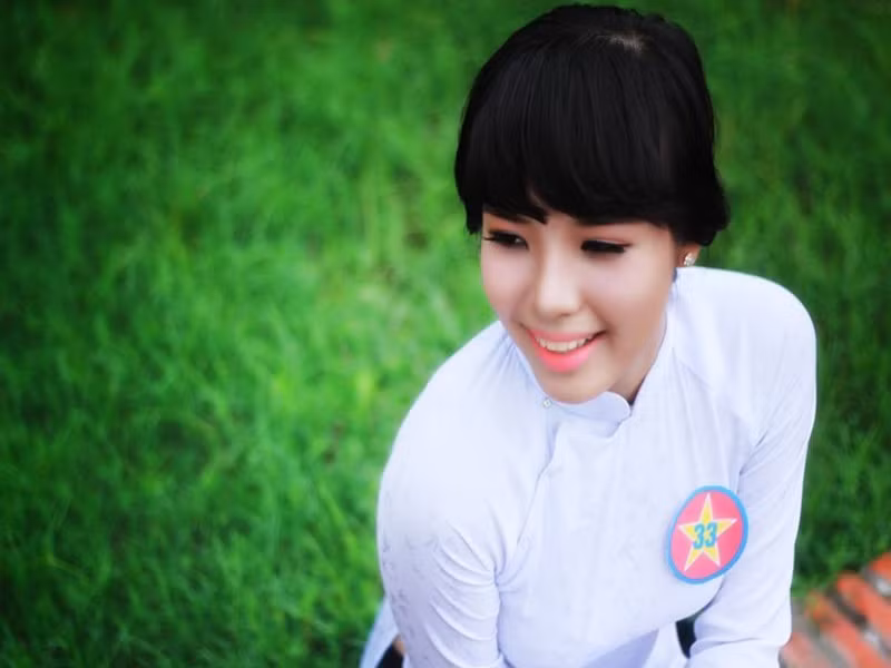 Người đẹp sinh năm 1995, đến từ Nha Trang, từng tham gia nhiều cuộc thi nhan sắc.