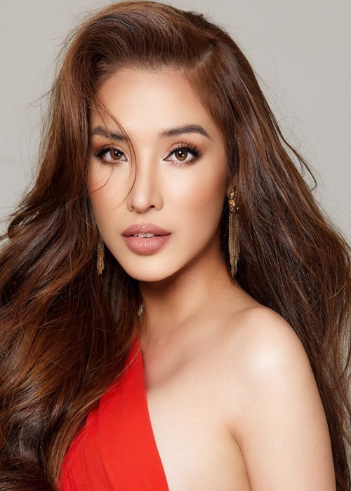 Khánh Phương xây dựng hình ảnh gợi cảm, năng động. Người đẹp được khen có gu thời trang tinh tế.