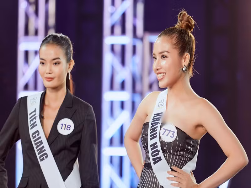 Thời điểm thi Hoa hậu Hoàn vũ Việt Nam 2022, Khánh Phương sở hữu số đo 3 vòng: 90-65-100cm. Với vòng 3 một mét, cô là một trong những mỹ nhân Việt siêu vòng 3.