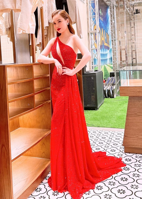 Sau Nhân tố bí ẩn, học trò Hồ Ngọc Hà đắt show, đều đặn ra mắt các sản phẩm âm nhạc. Năm 2017, Giang Hồng Ngọc tiếp tục gây chú ý khi đoạt giải vàng chương trình Hòa âm ánh sáng.