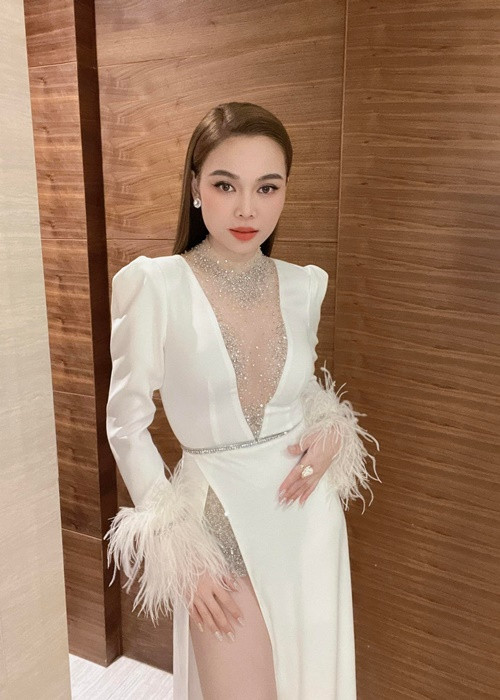 Năm 2019, Giang Hồng Ngọc chia sẻ, khẳng định tất cả sự việc với Lệ Quyên là hiểu nhầm và cô luôn dành một sự ngưỡng mộ lớn với đàn chị. VTV dẫn lời Giang Hồng Ngọc: "Nếu có dịp gặp chị Lệ Quyên, Ngọc vẫn cúi đầu chào chị vì mình là một người em và phải giữ được phép lịch sự đó. Còn ngoài ra, Ngọc và chị Quyên không có xích mích gì lớn hết, tất cả chỉ là sự hiểu lầm. Qua thời gian, tất cả mọi chuyện đều đã được hóa giải".