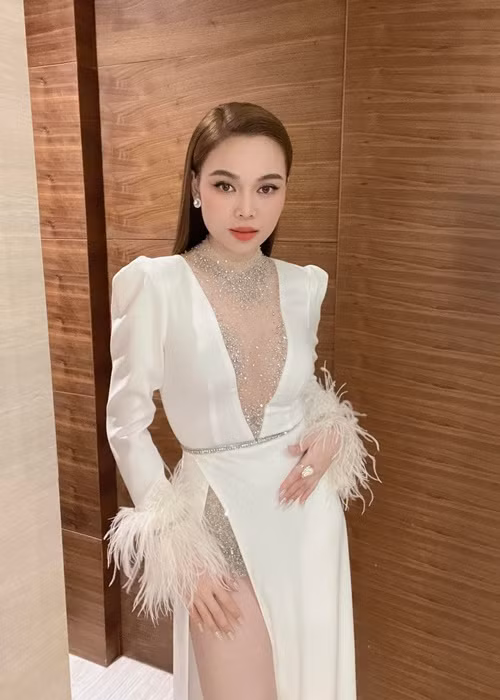 Năm 2019, Giang Hồng Ngọc chia sẻ, khẳng định tất cả sự việc với Lệ Quyên là hiểu nhầm và cô luôn dành một sự ngưỡng mộ lớn với đàn chị. VTV dẫn lời Giang Hồng Ngọc: "Nếu có dịp gặp chị Lệ Quyên, Ngọc vẫn cúi đầu chào chị vì mình là một người em và phải giữ được phép lịch sự đó. Còn ngoài ra, Ngọc và chị Quyên không có xích mích gì lớn hết, tất cả chỉ là sự hiểu lầm. Qua thời gian, tất cả mọi chuyện đều đã được hóa giải".