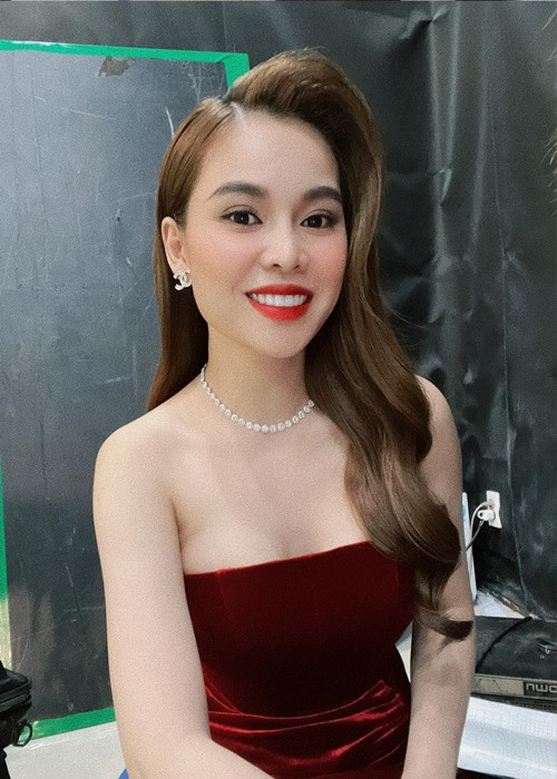 Vài năm gần đây, Giang Hồng Ngọc chuyển hướng theo dòng nhạc Bolero.