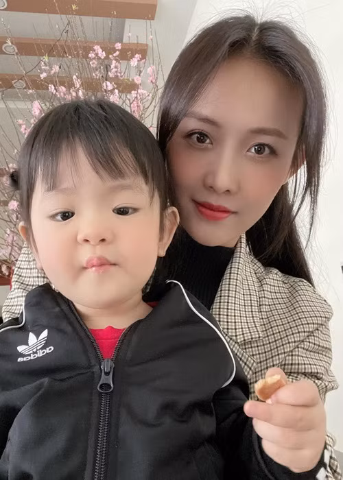 Trương Mỹ Nhân lập hẳn một trang cá nhân Instagram để đăng tải hình ảnh con gái.