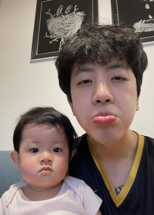 Phí Ngọc Hưng khoe ảnh con gái hai má phúng phính.