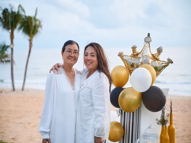 Đoan Trang còn chia sẻ về mẹ đẻ và chị gái. Theo nữ ca sĩ, mẹ của cô ở tuổi 72 luôn năng động, độc lập, không bao giờ than trách hay phiền muộn đến ai, luôn lo cho từng mái ấm gia đình của mỗi đứa con.