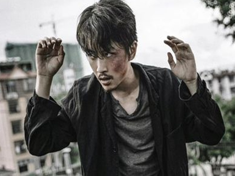 Nam diễn viên đóng Ngô Chấn Phong trong "Băng vũ hỏa" là Trần Hiểu. Anh từng góp mặt trong phim “Thần điêu đại hiệp” 2016, “Mộng hoa lục”. Ảnh: Theo Harper's Bazaar Vietnam