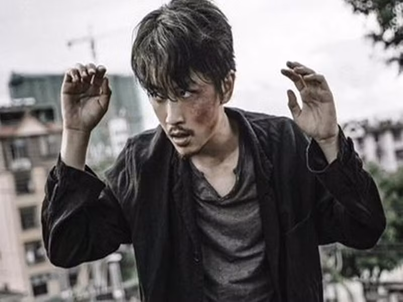 Nam diễn viên đóng Ngô Chấn Phong trong "Băng vũ hỏa" là Trần Hiểu. Anh từng góp mặt trong phim “Thần điêu đại hiệp” 2016, “Mộng hoa lục”. Ảnh: Theo Harper's Bazaar Vietnam