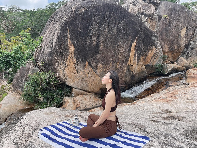 Hồi đầu năm 2022, nữ chính phim “Vô diện sát nhân” chia sẻ, cô có những dấu hiệu tương tự trầm cảm vì vậy vắng bóng màn ảnh gần 1 năm. Ảnh: FBNV