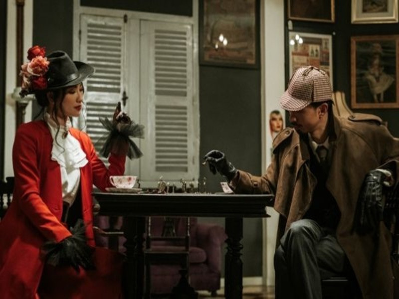 Phương Anh Đào có giọng hát tốt. Cô từng song ca cùng rapper Đen Vâu trong MV “Lối nhỏ”. Một số người hâm mộ đặt cho Phương Anh Đào biệt danh ''nàng thơ'' của Đen Vâu khi cô diễn xuất trong một số MV của nam rapper này như “Bài này chill phết”, “Lối nhỏ”. Ảnh: Vietnamnet