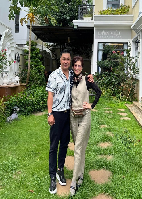 Lý Hùng chia sẻ trên Dân Việt, Diễm Hương đang sống ở Mỹ. Thỉnh thoảng cô có về Việt Nam nhưng không mấy khi gặp bạn bè vì về được ít ngày. Cuộc sống của Diễm Hương hiện tại rất thoải mái, các con đã lớn nên cô cũng không bận bịu nhiều. Ảnh: Dân Việt