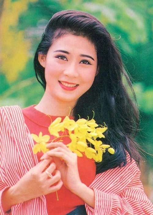  Diễm Hương sinh năm 1970, tốt nghiệp trường Nghệ thuật Sân khấu 2 (nay là trường Đại học Sân khấu Điện ảnh TP HCM). Ảnh: Tiền Phong