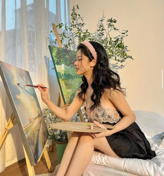 Cách lên đồ đơn giản luôn là công thức được nhiều người yêu thích vì không bao giờ lỗi mốt.