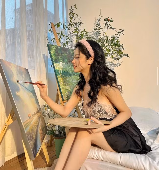 Cách lên đồ đơn giản luôn là công thức được nhiều người yêu thích vì không bao giờ lỗi mốt.