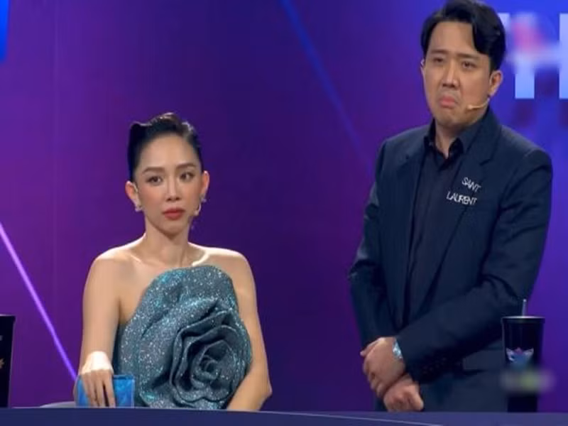 Tóc Tiên đứng hình trước trò đùa của Trấn Thành. Trong khi đó, nhiều cư dân mạng bày tỏ rằng nam MC đùa quá trớn. Thực tế, đây không phải lần đầu tiên Trấn Thành đùa kém duyên. Ảnh: Bảo Vệ Công Lý