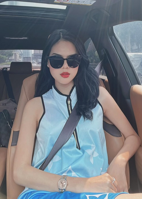 Ngọc Trinh từng cùng một lúc chạy 3 phim trường, đi quay từ 6h sáng đến 11-12h đêm, không có nổi 30 phút đi gặp gỡ bạn bè. Ảnh: FBNV