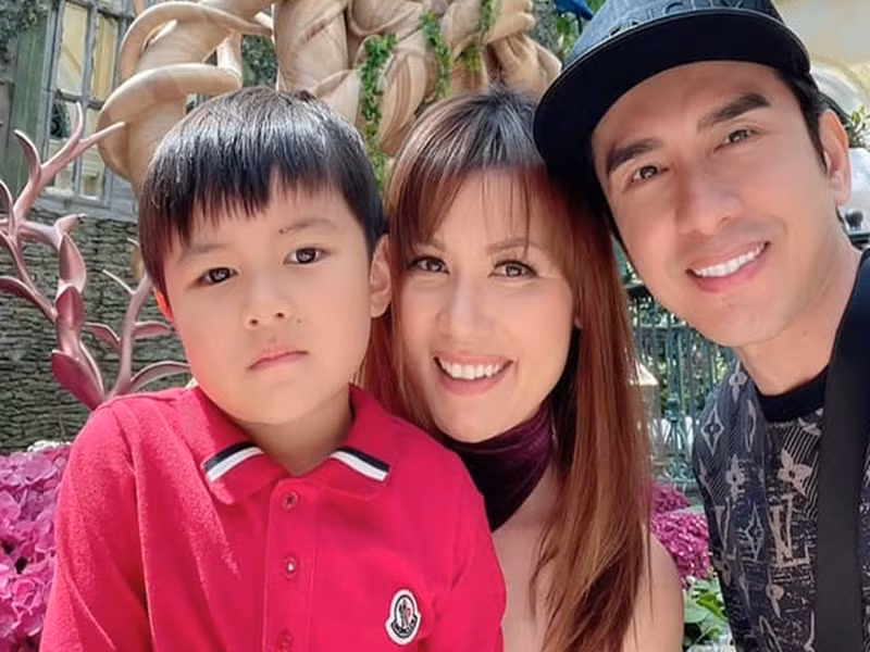 Chia sẻ về mối quan hệ với Thủy Tiên, Đan Trường cho biết: “Tôi và vợ cũ vẫn thường gọi cho nhau và vẫn tình cảm thân mật, chăm lo cho nhau, chỉ không còn là vợ chồng nữa thôi”. Ảnh: FBNV